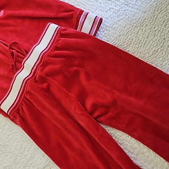 Baby Gap in pre-loved like new condition Red Velvet Top and bottom for 2yr - Picture 2 of 6